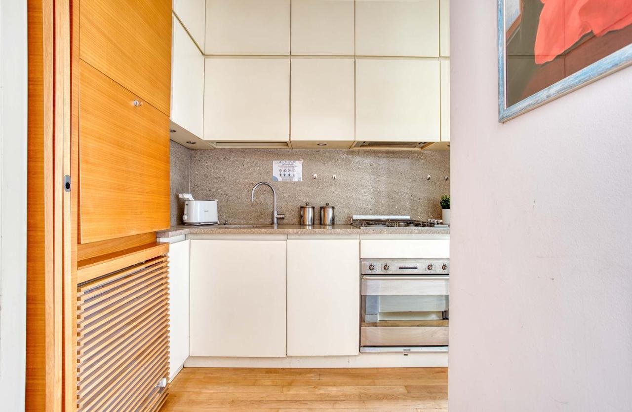 Joivy Vibrant Studio With Balcony Milánó Kültér fotó